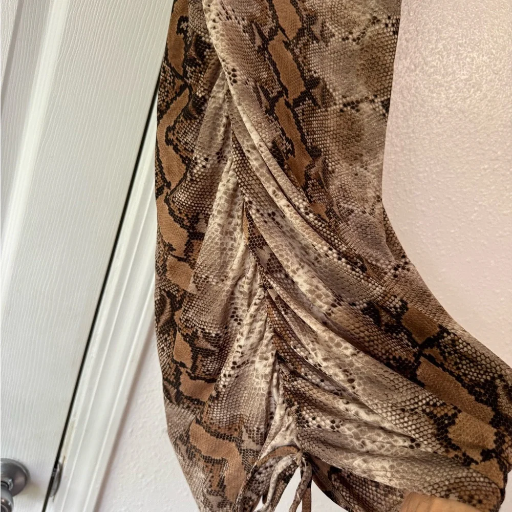Windsor Snake Print mini Dress - Picture 6 of 12